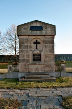 Pomník na Ruském hřbitově.