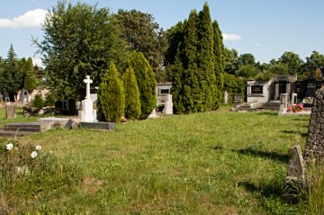 Ruských hrobů je na hřbitově více.