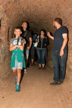 Je čas se vydat na tajemnou cestu do nízkých a úzkých chodeb podzemního systému pevnosti Terezín.