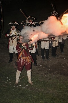 V noční bitvě hrají hlavní roli plameny výstřelu z děl a pušek.