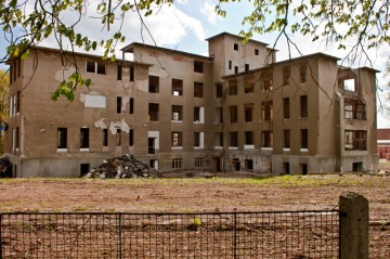 Stavební úpravy na budově bývalé vojenské nemocnice jsou v plném proudu.