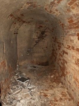 K uskladnění střelného prachu byly v podzemí vybudovány prachárny. Pohled do jedné z pracháren.
