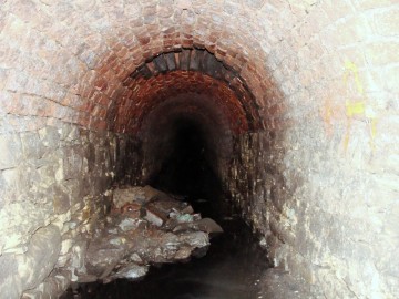Pohled do kanalizace města Terezín.