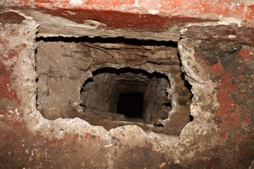 Při stavebních úpravách retranchementu 5, byla pod podlahou nalezena původní záchodová šachta do kanalizace.