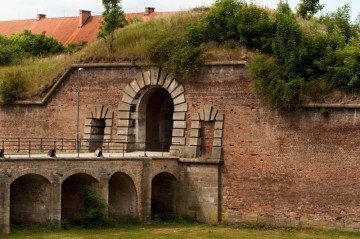 Most před pevnostní branou. Pohled z vnější strany pevnosti.