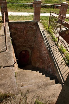 Schodiště vstupu do podzemních prostor nad hradítky výpustných stavidel.