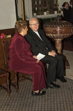 Na čestném místě v kostele  – starostka města Terezín paní Růžena Čechová a litoměřický biskup Mons. Mgr. Jan Baxant.