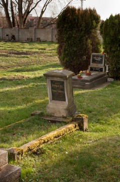 Druhý nalezený náhrobní kámen a hrob vojáka – Franz Kabriel.