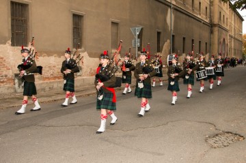 Již se stalo hezkou tradicí, že pochodující armády doprovázejí dudáci – Pipes & Drums z polské Częstochowé.
