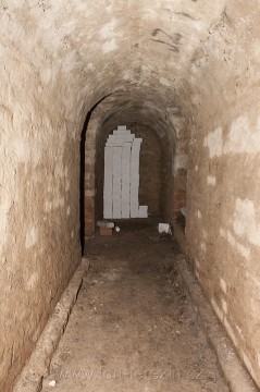 Pohled do jedné z chodeb minového sytému pevnosti Terezín.