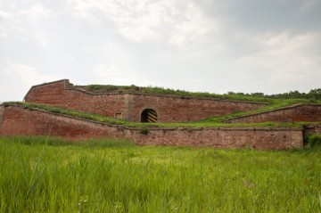 Šikmé rampy po boku pevnostních valů byly určeny pro pěchotu a transport děl ke střeleckým postavením.