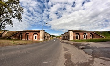 Pohled na pozůstatky Litoměřické brány od města (rok 2014).