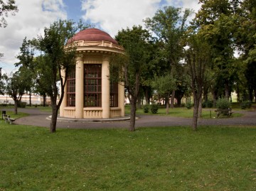 Nově opravený pavilón ve Smetanových sadech.